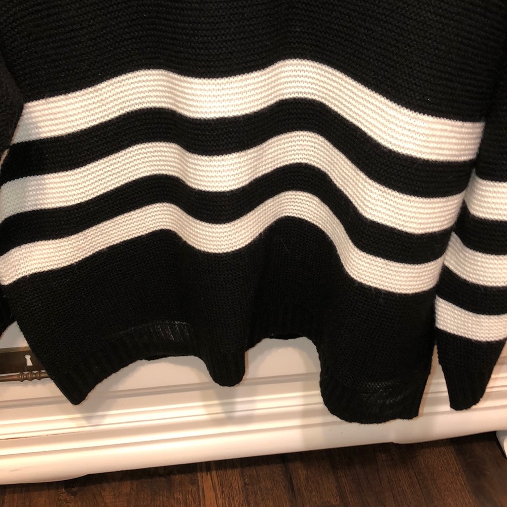 sweater - Picture 2 of 4